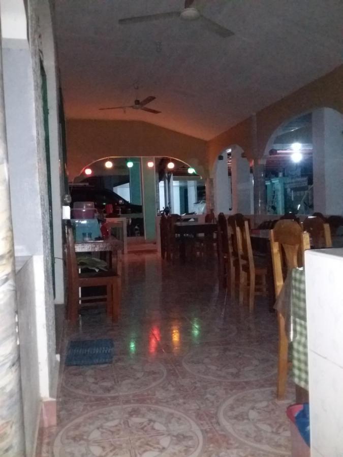 Rosita'S Cottages By The Road Moalboal Esterno foto